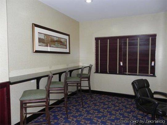 Holiday Inn Express & Suites Lubbock West, An Ihg Hotel Restaurant photo